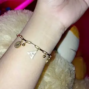 Gelang Huruf Kepala Wanita Hip Hop Aksesori Fashion Emas Gelang Lapis Emas Baja Tahan Karat