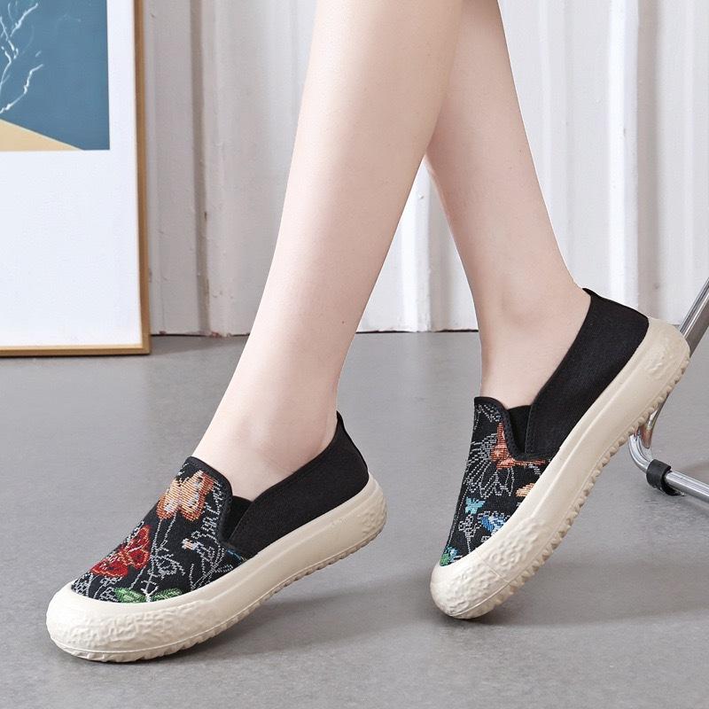 NW059 Sepatu Slip On Wanita Motif Kupu-Kupu 7