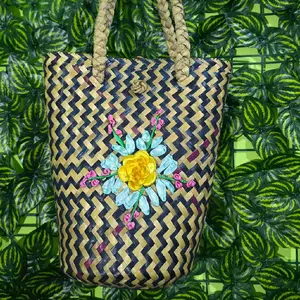 1. Tas Purun Sasirangan Kembang