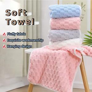ผ้าขนหนูอาบน้ําแบบทันสมัย ลายสก๊อตทําจากขนแกะปะการัง 27.5x55.1 นิ้ว ซึมซับดีเยี่ยม แห้งเร็ว ผ้าถัก 300g / m2 ห่อแยกชิ้น เสริมความงามและฟังก์ชั่น สามารถใช้เป็นผ้าขนหนูใบหน้าได้ มีให้เลือก 1 ชิ้น/3 ชิ้น/4 ชิ้น