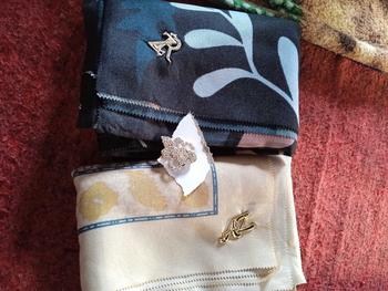 Product Review of (POUCH) PROMO ISI 2 HIJAB SEGIEMPAT MOTIF AZARA VOAL PREMIUM STANDAR PREMIUM LASERCUT LOGO PRINT/ LOGO METAL from i**i 1