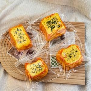 炭火焼きトースト長いレンガの形をした三層トーストシリコンスクイーズストレス解消おもちゃ tikok