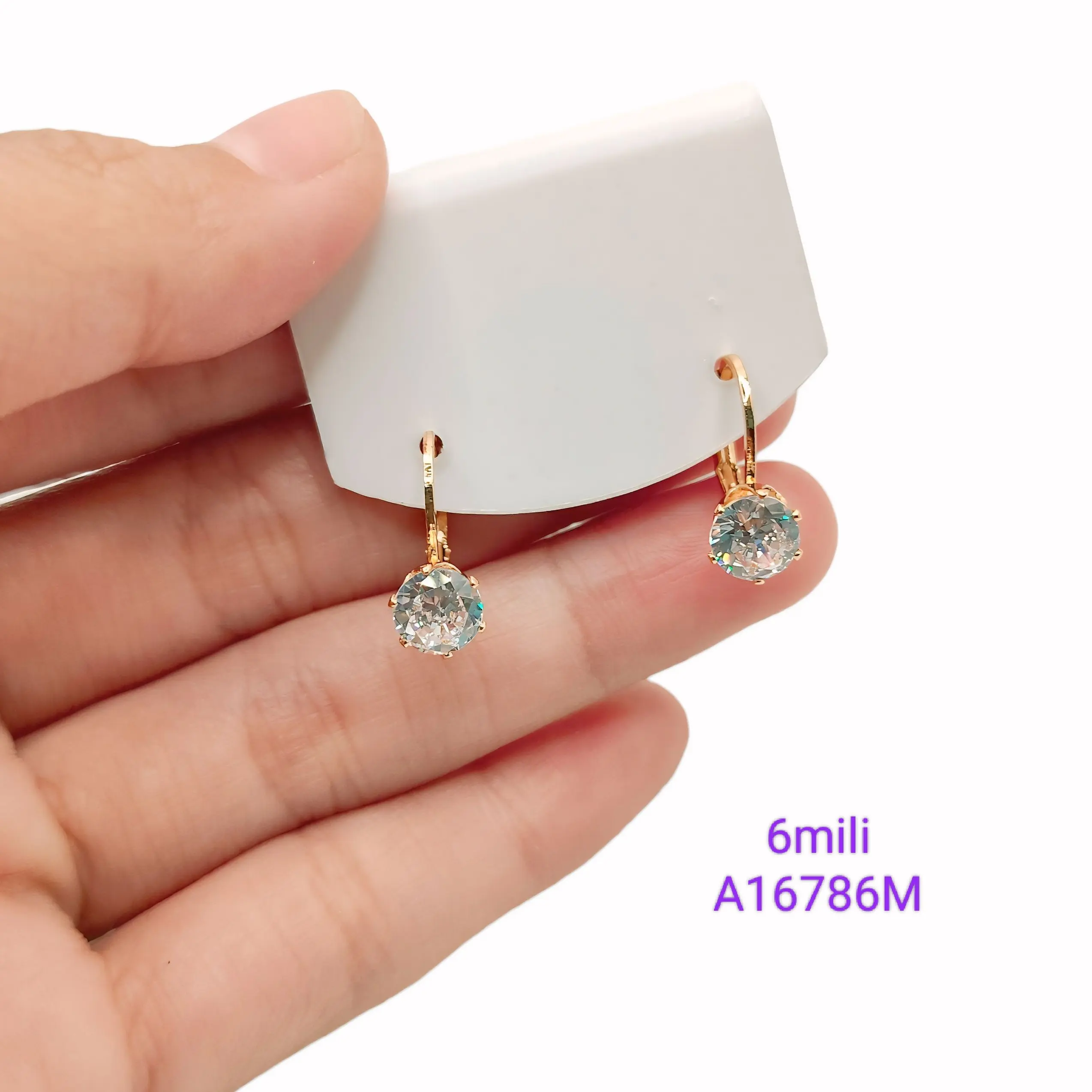 Anting dessy berbagai ukuran mata putih 3mili, 4mili, 5mili, 6mili
