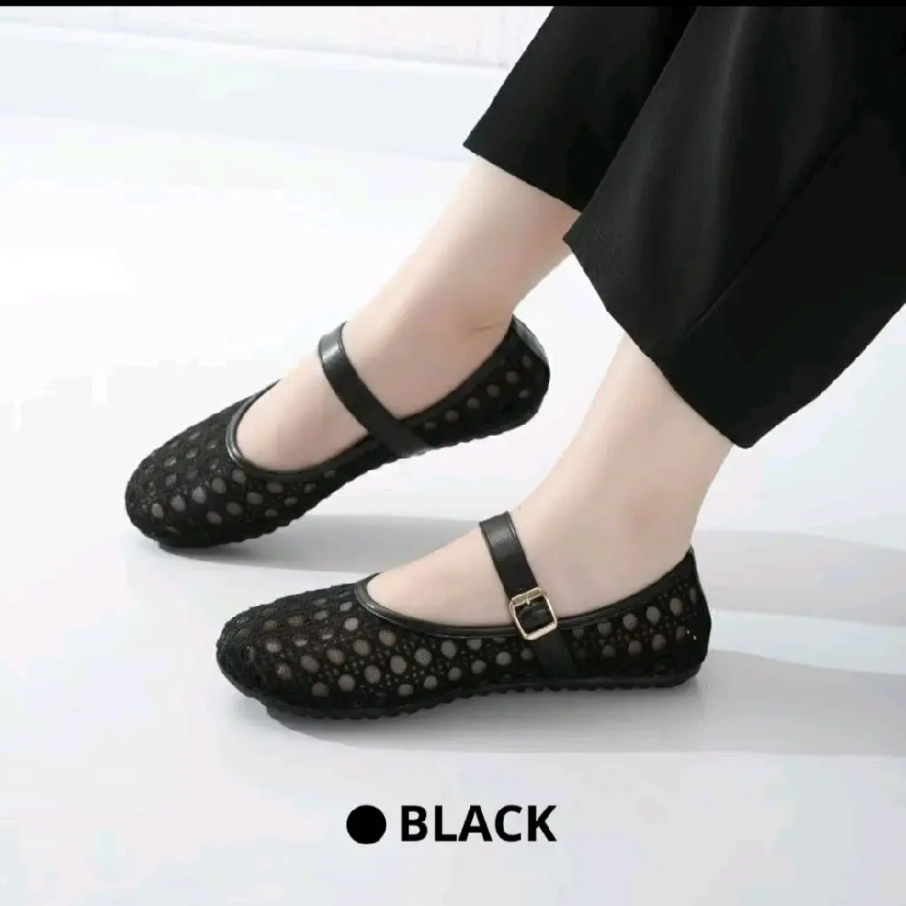 Sepatu Flatshoes Motip Jaring Transparan Warna Hitam untuk Wanita Desain Elegan dan Nyaman Cocok untuk Berbagai Kegiatan Sehari-hari Kerja