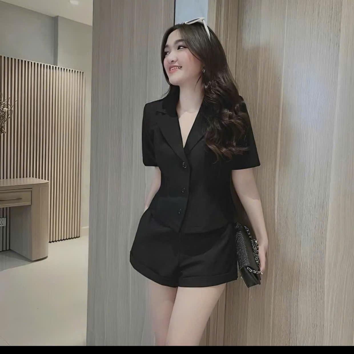 Đen Cổ Vest