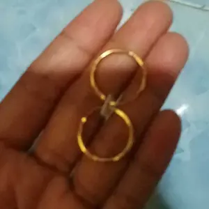 Perhiasan Titanium Anting Hoop Gisy Polos Gold 24 Earrings Disgne Perhiasan Gaya Mewah Elegant Anti Karat Dan Tidak Luntur