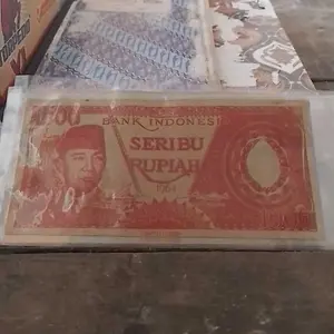 1 pcs uang sukarno 1000rp lengkung boster khas Nusantara