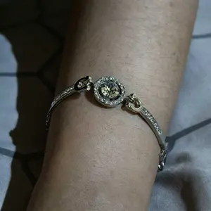 Gelang Tangan Wanita Fashion Cantik Gelang Dihiasi Dengan Diamond Cantik Dan Elegan