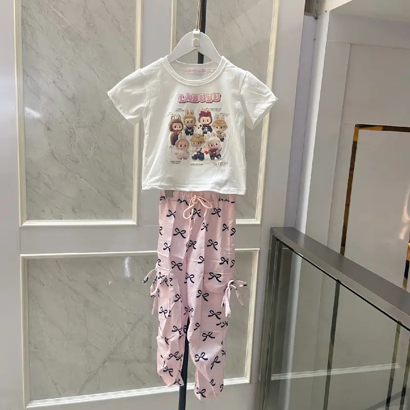 Setelan Anak Labubu Lengan Pendek Baju Terbaru Anak Set Kaos Celana Panjang One set Motif Perempuan Fashion 1