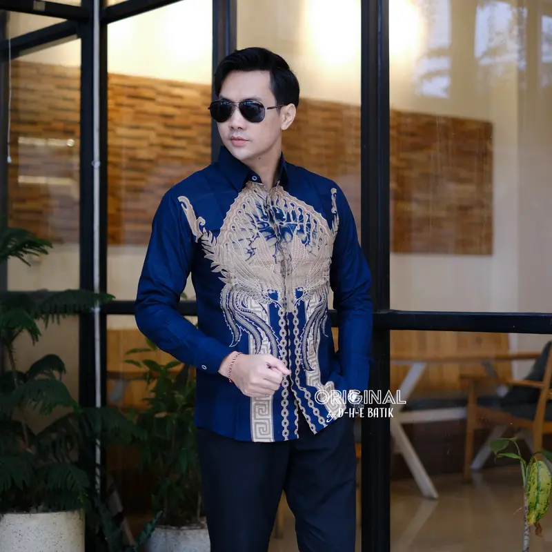 Batik Sastrajendra. Atasan Baju Kemeja Lengan Panjang Cowok Dewasa. Motif Marmer Warna Biru  Kain Katun Lapis Furing Slimfit Nyaman Pria Mewah Navy Printing Hem 0