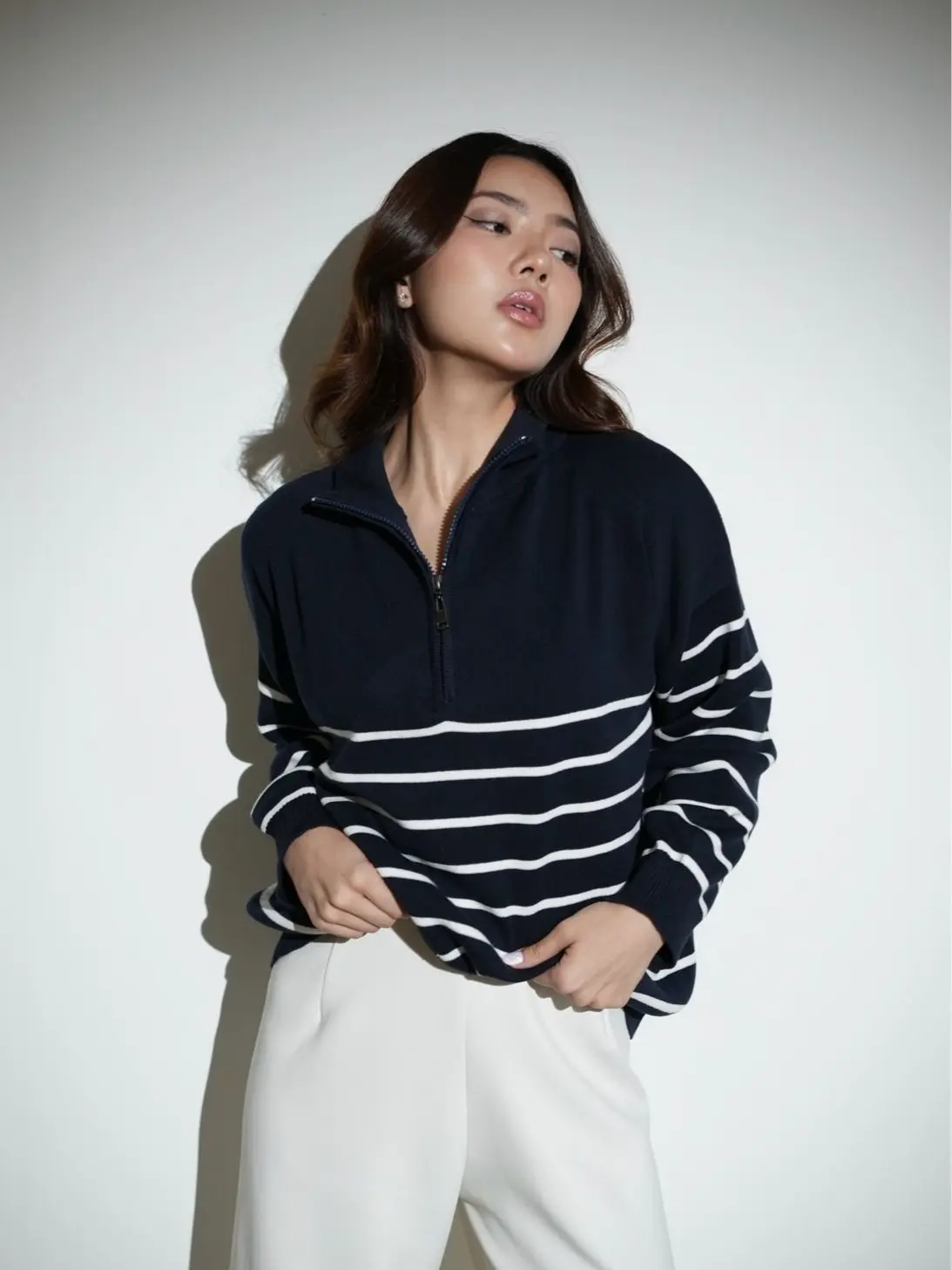 Luknits - Gabrielle Zipper Top Casual Basic Wanita