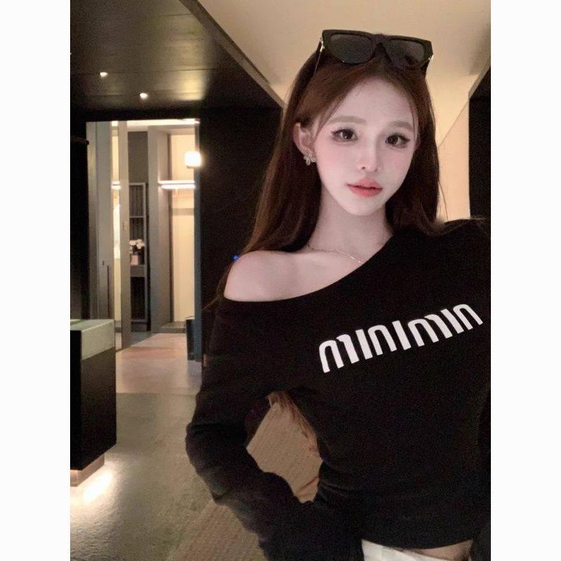 SS24 Áo Thun Nữ, Vai Nghiêng, Phong Cách Mỹ, Cô Gái Nóng Bỏng, Chữ Gợi Cảm, Dài Tay, Mỏng Vừa Vặn, Ngắn, Đơn Giản, Màu Trơn Thời Trang Đi Lại, Dễ Phối Đồ, Phong Cách Mới Hàn Quốc Top Women 2