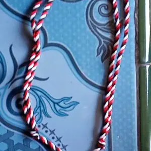 Kalung tridatu batu alam hari kelahiran berdasarkan astrologi