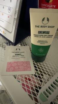 Product Review of The Body Shop Edelweiss Smoothing Day Cream 30ml from D**a 0