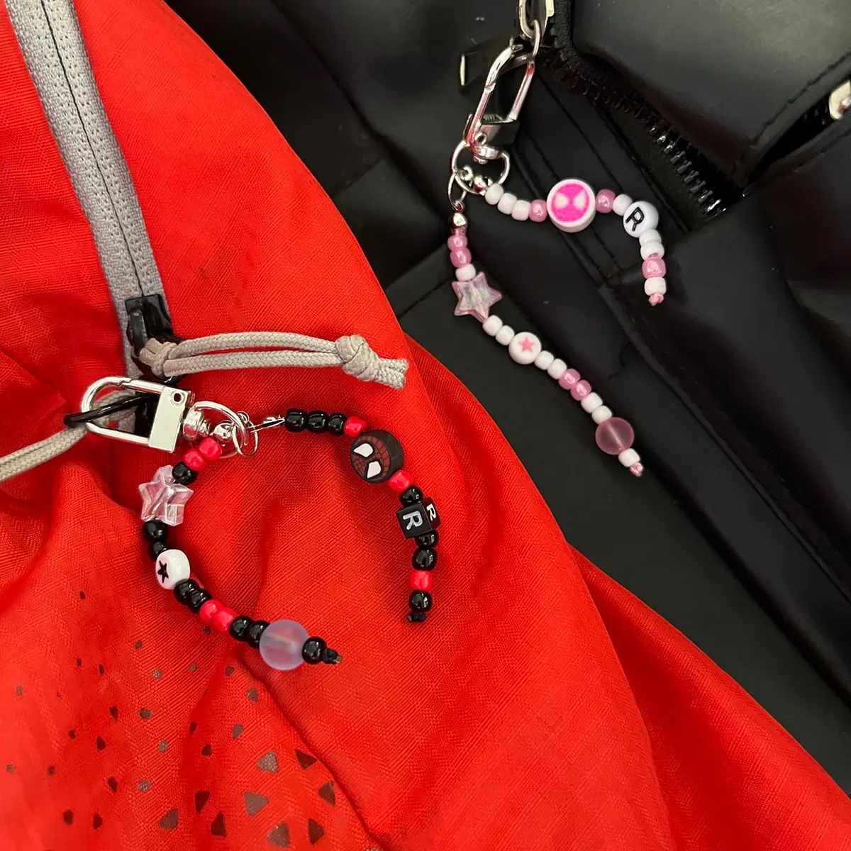 ￼Keychain Couple Gantungan Kunci Couple Spiderman Gwen Couple Gantungan Tas Couple Keychain Couple Spiderman