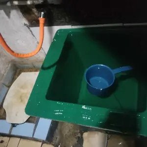 Bak mandi plastik kotak / segi 4  dengan kotak sabun Kapasitas est 120 L