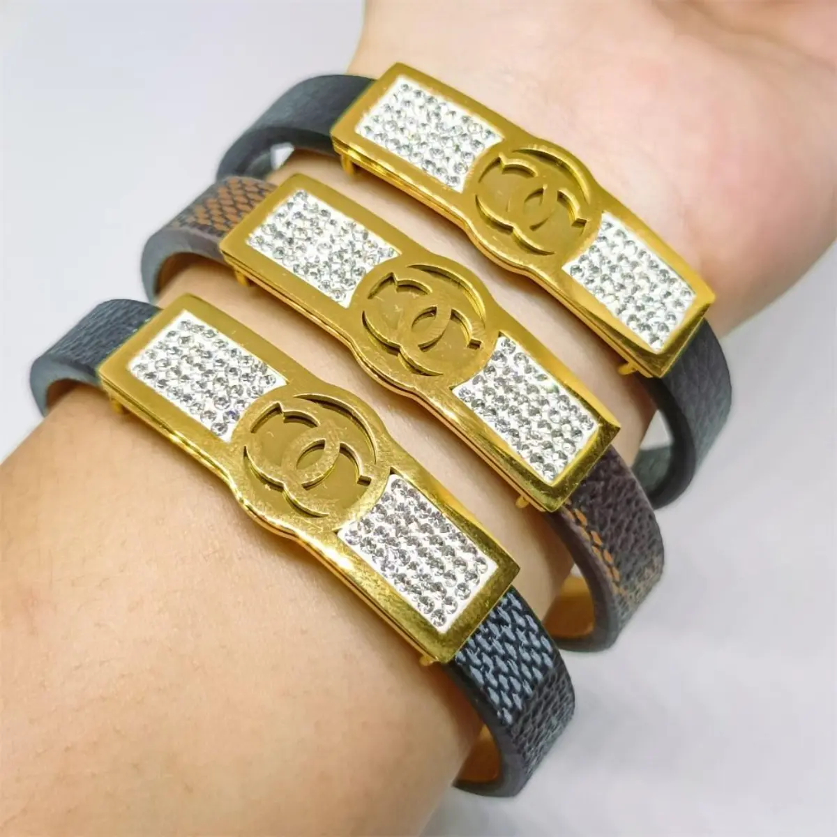Lzin Gelang Kulit Branded Bangle Titanium Gelang Kulit Pria Berlapis Pengait Leather Pria Gelang Kulit Asli Fashion Aksesori
