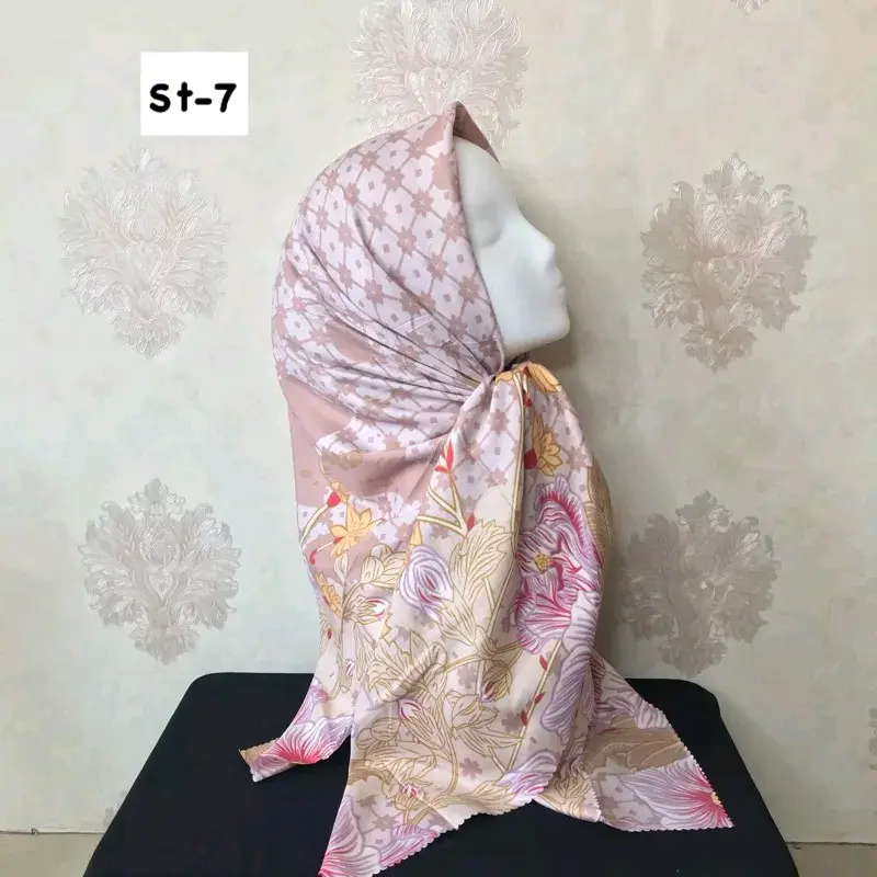 Paket 5pcs hijab segi empat ( 4pcs  hijab premium + gratis 1 pcs hijab random ) Hijab jilbab Segiempat Metal Logo Original motif Limited Edition 4