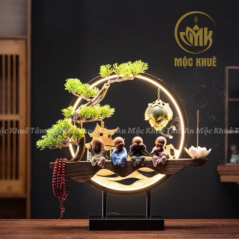 Mộc Khuê Decor - Tượng Bốn Chú Tiểu Tứ Không Kèm Kệ Đèn Led Hào Quang Thác Khói Trầm Hương Cao Cấp Decor Phong Thủy Nhà Mộc Khuê Trang Trí Nhà Phòng Khách Decor Phòng Đồng thac nuoc