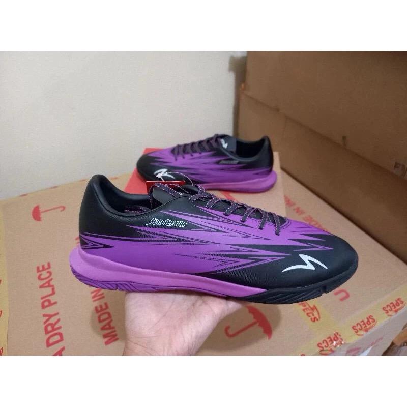 Product Introduction of ￼Sepatu FutsalSpecs Lightspeed 3 In Meta Crush Pack sepatu futsal specs sepatu futsal lightspeed reborn original 72