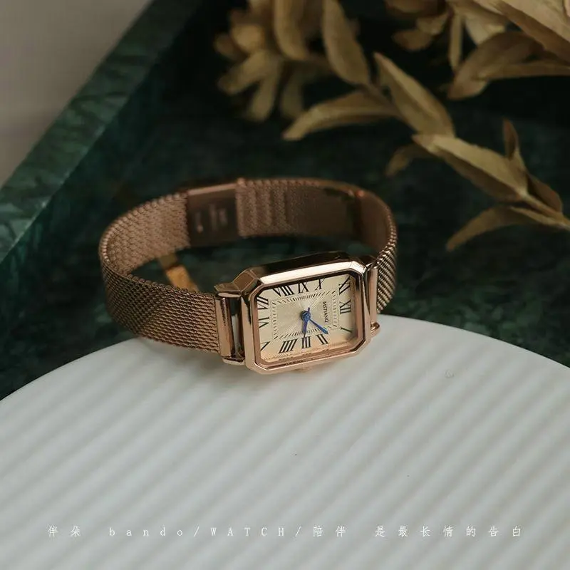 Jam Tangan Wanita, Kecil dan Mewah, Gaya Retro, Segi Empat Elegan, Kalis Air, titanium jewelry original Sesuai untuk Pelajar, Ketibaan Baru Watches barang cute 1 ringgit watch for men