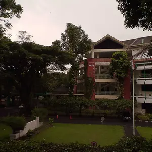 【Creators Exclusive KiTBEEZ KP-4】 Kamera Digital 75MP 5K WiFi Dengan Zoom Digital 18X Layar Putar 180° Flash Otomatis Untuk Selfie & Vlog-Dslr