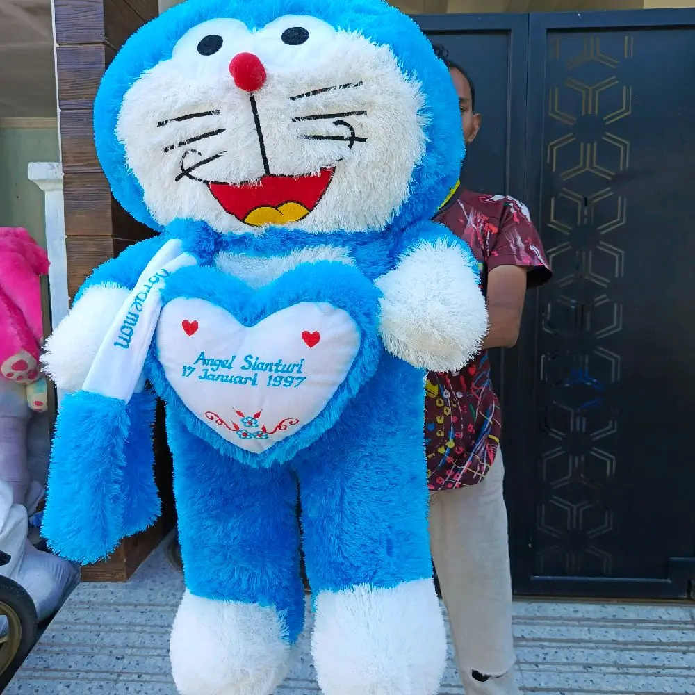 Boneka doraemon jumbo 90 cm gratis ukir nama atau print foto cocok buat kado hadiah dan koleksi bahan lembut padat dan empuk Dolls