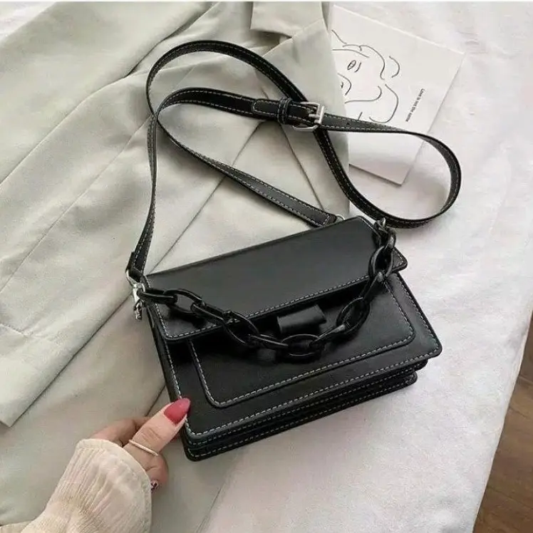 Tas Selempang Slingbag Fashion Remaja Wanita Bahan Kulit PU Sintetis Polos Hitam