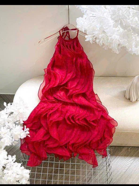  Đầm thiết kế bé gái cổ yếm Bộ đầm đôi mẹ và bé cổ yếm bèo tầng dáng xoè bồng sang trọng nổi bật cho mẹ và bé diện chụp ảnh dự tiệc lễ Tết,Noel 