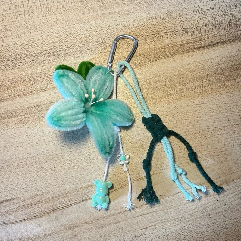 Keychain Macrame Bunga Lily Kawat Bulu |Gantungan Kunci Gantungan Tas 3