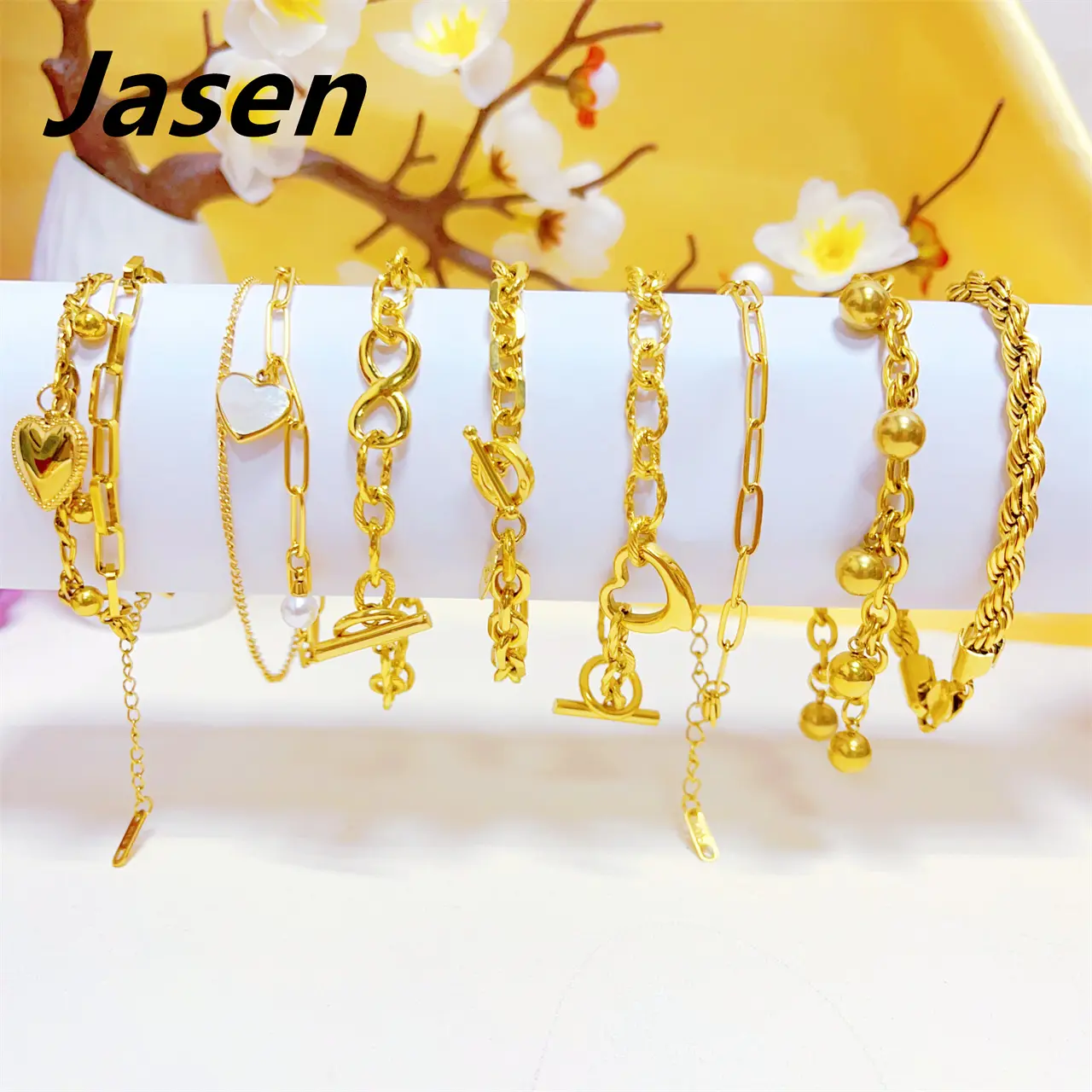 New Fashion Women's Colorless and Outdated Women's Bracelet is approximately 20cm in length