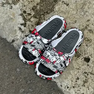 Sandal Dominasea Selop Pria Full printing gaya kasual street semua musim Slip-on tanpa lem empuk nyaman tebal Karet
