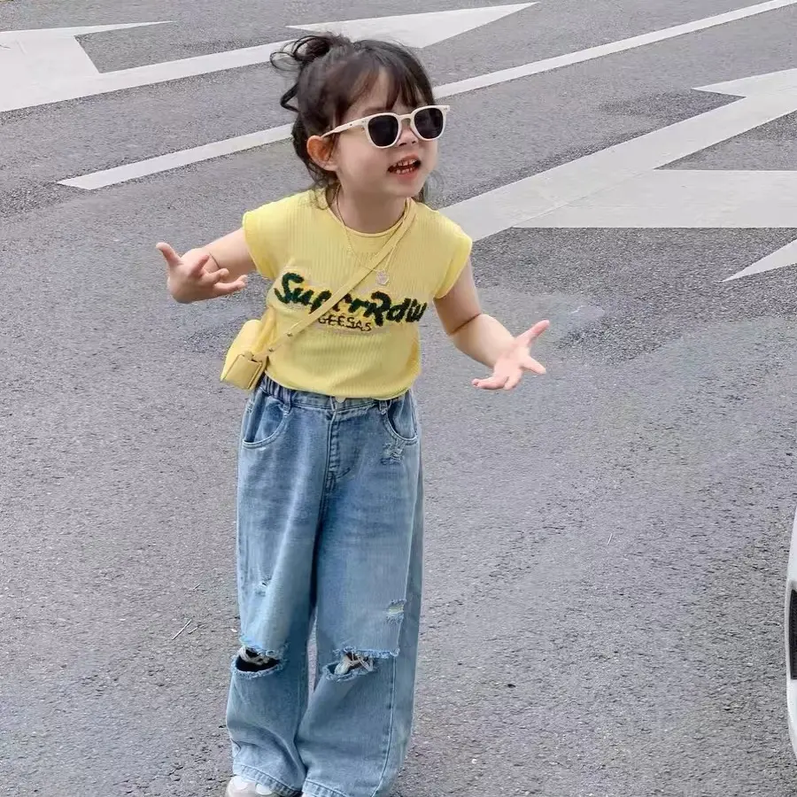 Setelan Jeans Anak Perempuan OOTD Anak Perempuan Setelan Anak Perempuan Style Terbaru Setelan Anak Cewek T-shirt Lengan Pendek Bahan Katun+ Calana Jeans Panjang Robek Lutut