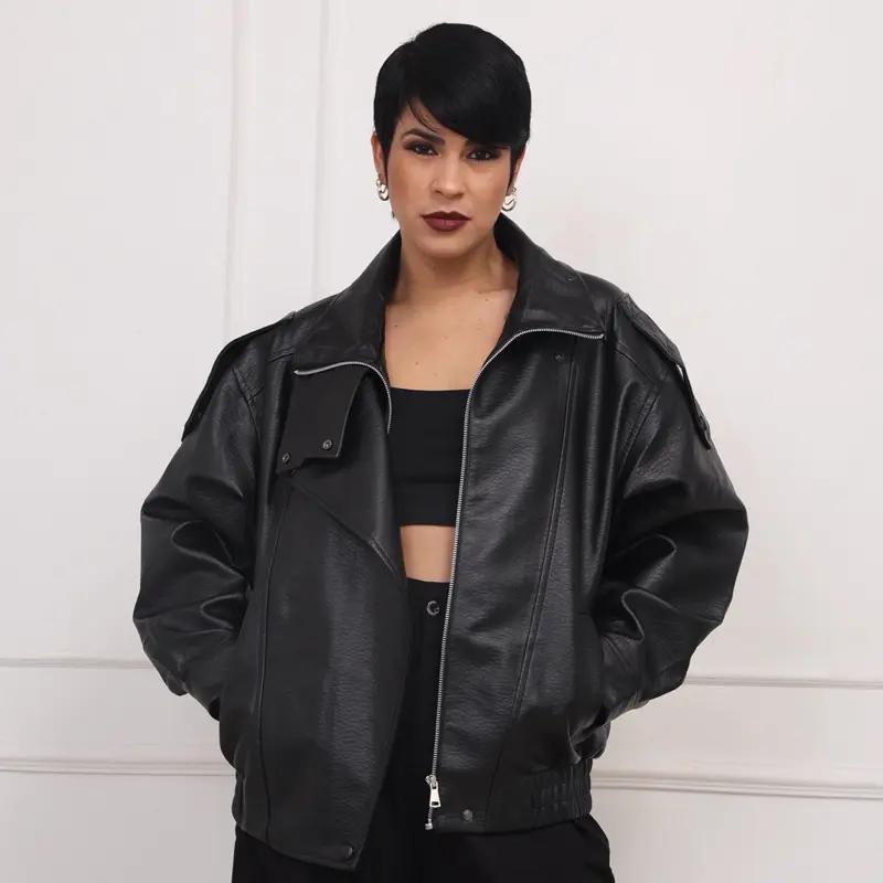 Jaqueta Feminina Oversize em Couro PU Preto com Fechamento Assimétrico e Gola Alta Estilosa para Looks Urbanos e Elegantes - 3