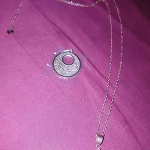 THIQLA - Liontin Kecil Simple CALISTA - Liontin Putih Mewah - Bukan Liontin Titanium Asli Khusus - Liontin Permata Bisa Untuk Anak, Dewasa, Ibu & Nenek