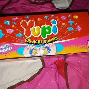 Yupi Crunchy Gummy Fruity Clusters | Isi 12 pcs