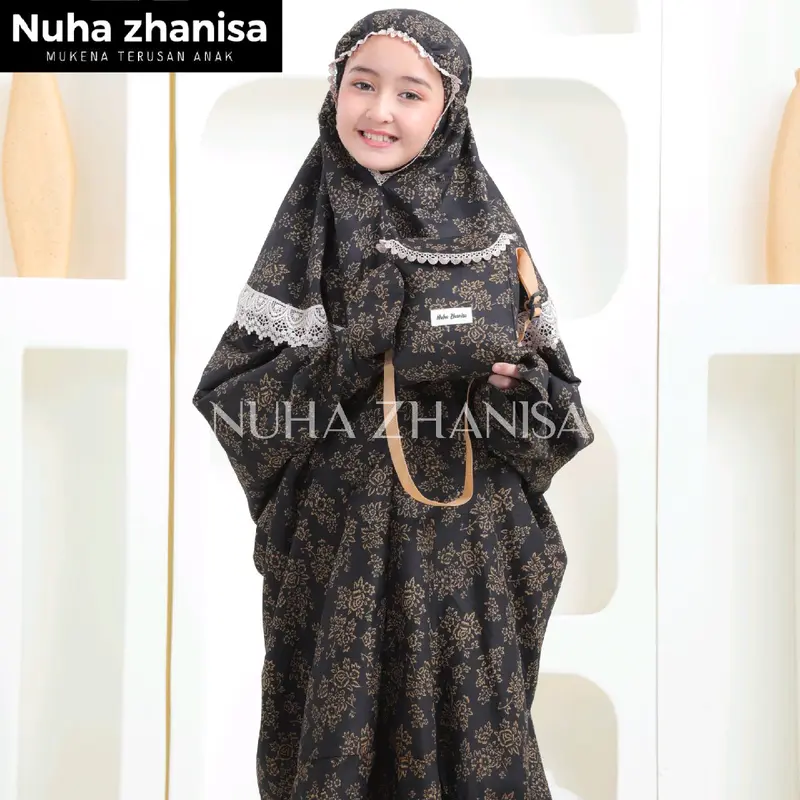 mukena terusan anak  usia 3-12 tahun ,bahan katun foil Mukenah Cantik Motif Renda  Simple Mewah d sertai renda ziper hitam 3