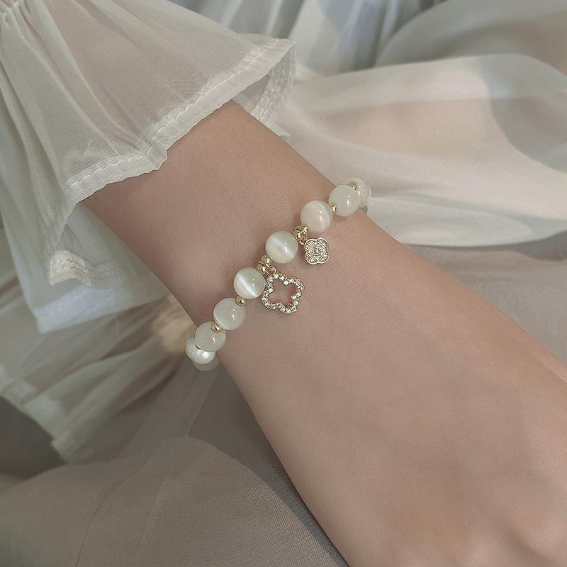 Product Introduction of Ladies' Cat Eye Stone Clover Bracelet Increases Travel Distance by 8mm 3