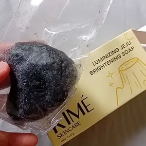 [BUY 1 BOX GET 2 BATANG] KIME Luminizing Jeju brightening Soap 100GR | Volcanic Ash Charcoal Niacinamide Collagen | Sabun Batang Natural Pemutih Glowing Mencerahkan Wajah Muka Badan Kulit Tubuh Kaki Tangan Ketiak Whitening Booster Eksfoliasi Flek