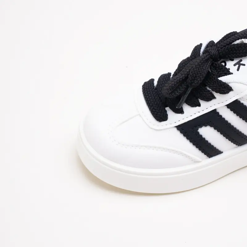 BOMBBEAR GAJIAN SALE 7.7 YNSS2203 Sepatu Sekolah Anak Dengan Fashion Sneakers bahan Strap Velcro Variant Tali Sepatu Kulit Sintesis Premium, Nyaman Lentur Ringan Desain Ergonomis untuk Aktivitas Aktif Si Kecil! warna Hitam Coklat Merah Ungu size 26-37 5
