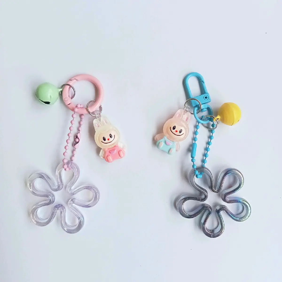 Bag charm/keychain/strapphone bunga laut dengan aksen labubu