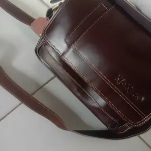 Tas kerja pria kulit asli
