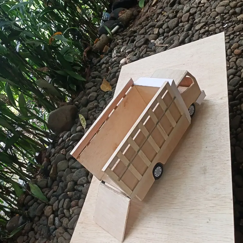 miniatur truk oleng bisa belok kanan kiri 3