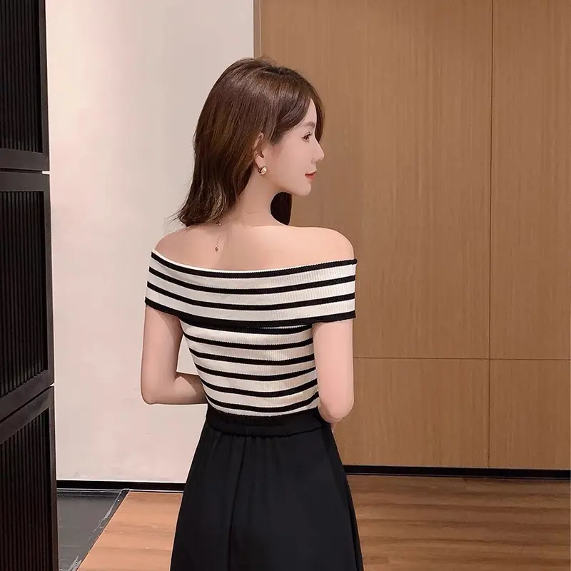Tortton Sabrina Top Lengan Pendek Korean Style Atasan Rajut Wanita High Quality 3