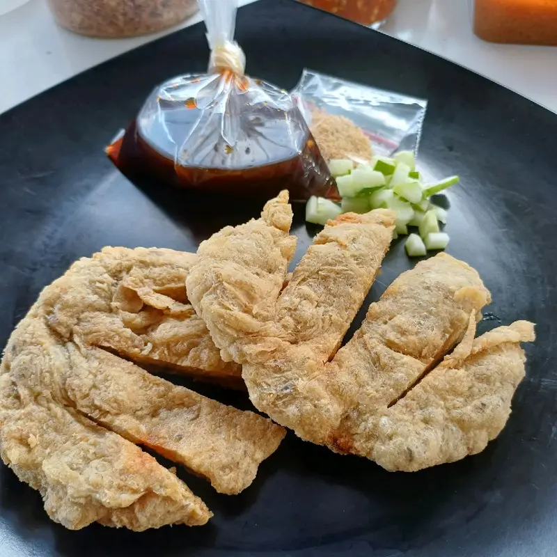 Pempek Kulit, adalah Pempek yang terbuat dari kulit ikan tenggiri. 0