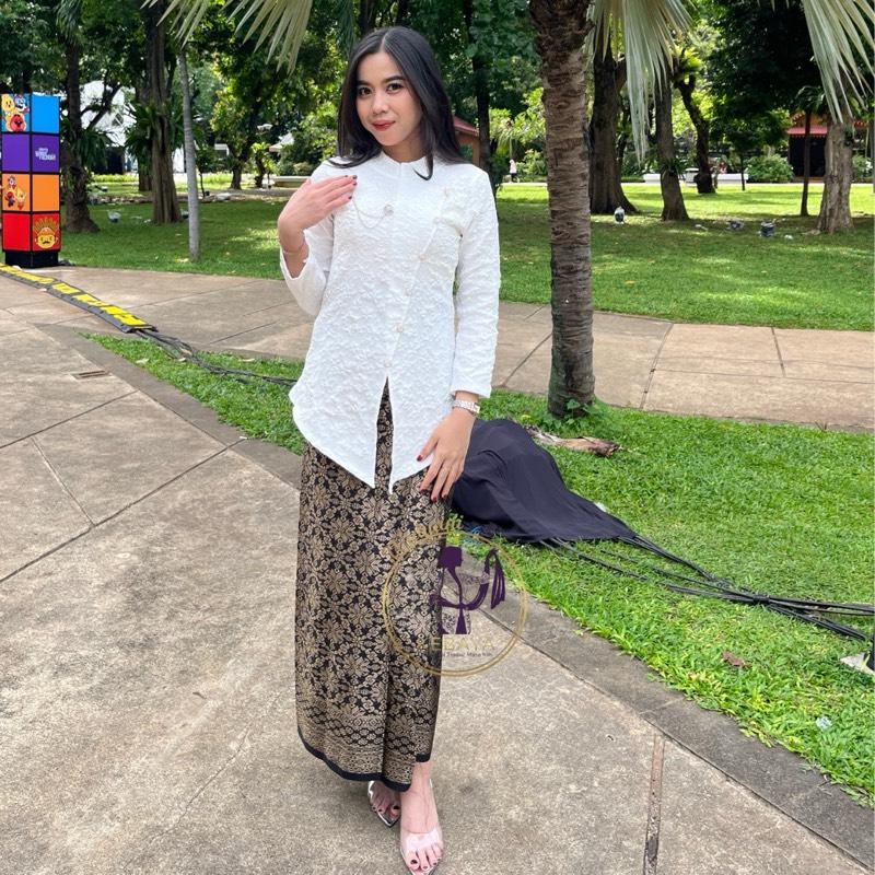 WIDYANI KEBAYA-Kebaya Janggan White Premium Fee Bros Size S-XXL Jumbo Setelan Wisuda Bridesmaid WIDYANI KEBAYA-Kebaya Janggan White Premium Fee Bros Size S-XXL Jumbo Setelan Wisuda Bridesmaid