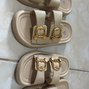 Sandal Fashion Anak Perempuan Sandal/Slop Anak Import Aksen Gesper Sendal Karet Jelly Size Kaki 24-35