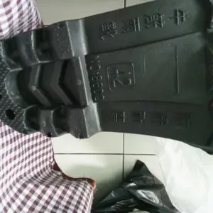 Sepatu boot Pria Hitam Bahan karet Anti Slip Anti Air Tinggi 38 Cm / Sepatu boots karet proyek berkebun bahan pvc anti air