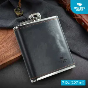 One Two Cups Botol Hip Flask Stainless Leather 7oz dengan Glass 207 ml Hitam Elegan
