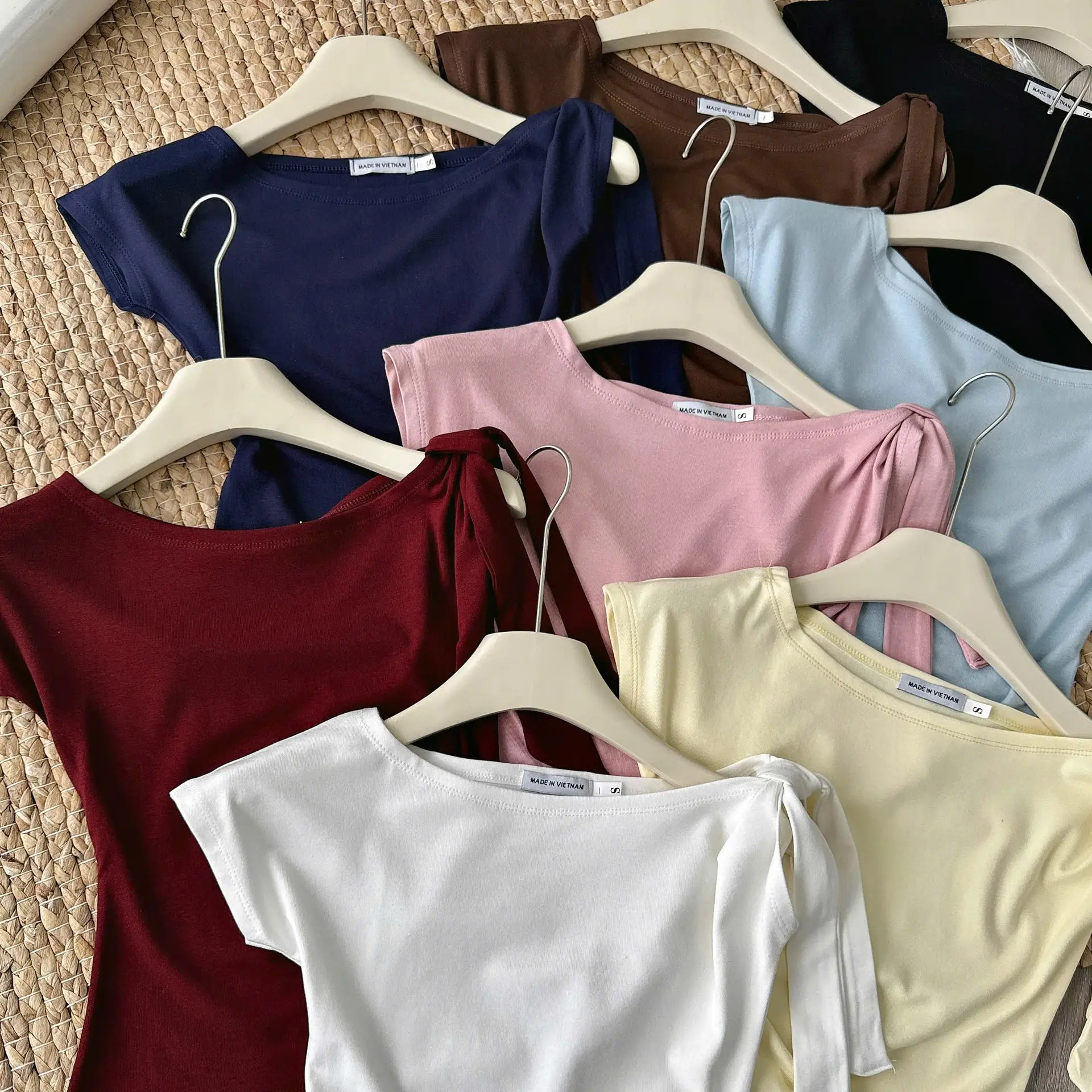 HL13 Áo thun nữ trễ vai chất liệu thun zip ôm body thiết kế thắt nơ vai aophongnu aophongbasic thoitrangnu thoitrangtre outfitnu phongcachhanquoc | BigBuy360 - bigbuy360.vn HL13 Áo thun nữ trễ vai chất liệu thun zip ôm body thiết kế thắt nơ vai aophongnu aophongbasic thoitrangnu thoitrangtre outfitnu phongcachhanquoc | BigBuy360 - bigbuy360.vn